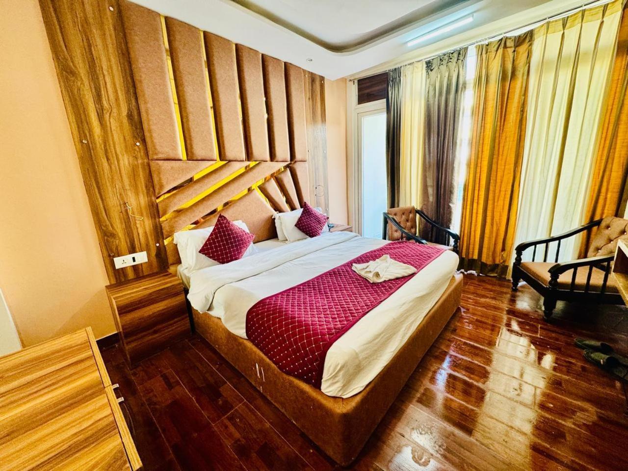 Royal Majestic View Point Lodge Manāli Exterior foto